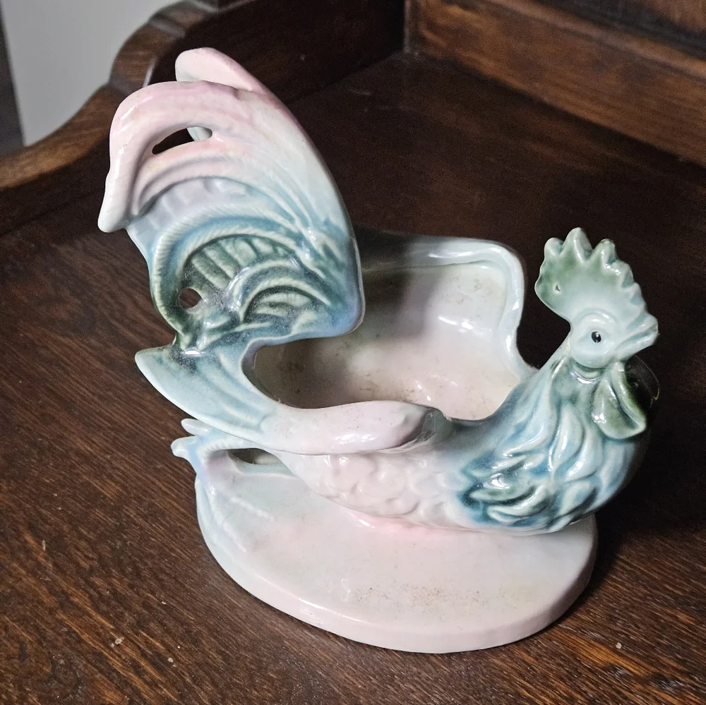 Vintage Hull Pottery Rooster Planter.